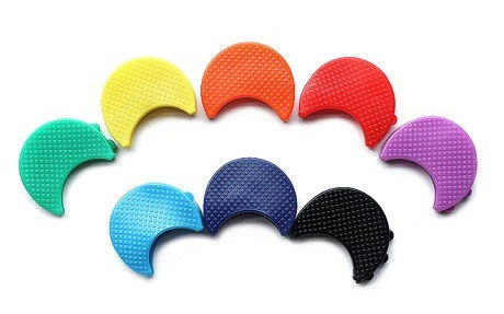 Kulcsfejdísz színes félhold műanyag termék fő termékképe