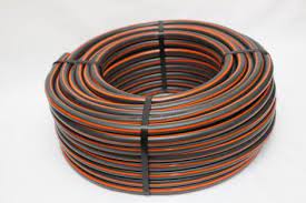 VALMON Locsolótömlő Cseh Fekete, Narancs Csíkkal Csavarodásmentes Carbon Plus 30/bar termék fő termékképe